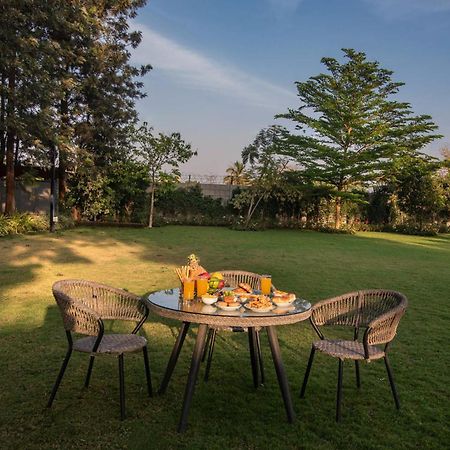 Stayvista'S Silver Grove - Serene Haven With Expansive Lawn & Terrace Nashik Dış mekan fotoğraf
