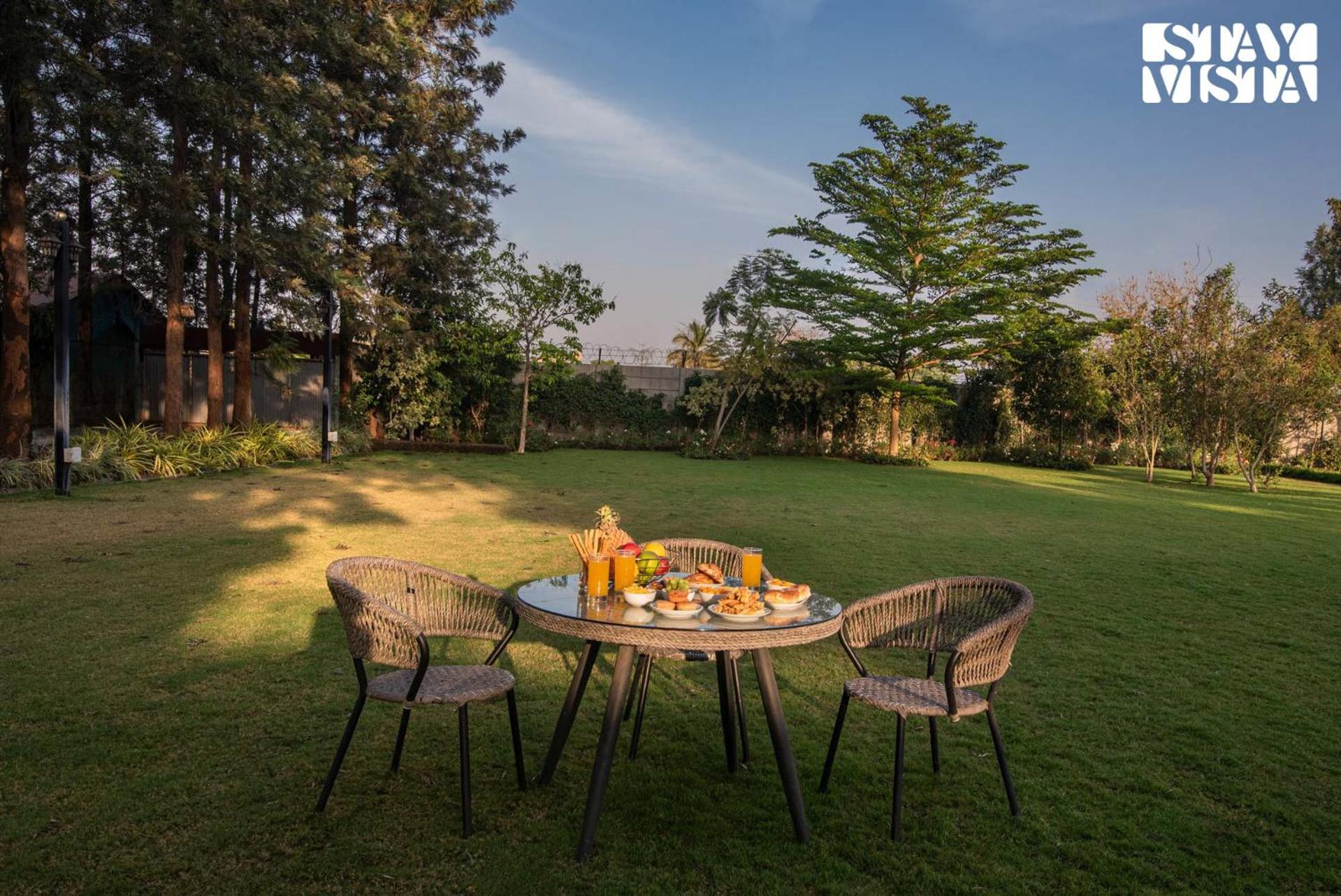 Stayvista'S Silver Grove - Serene Haven With Expansive Lawn & Terrace Nashik Dış mekan fotoğraf