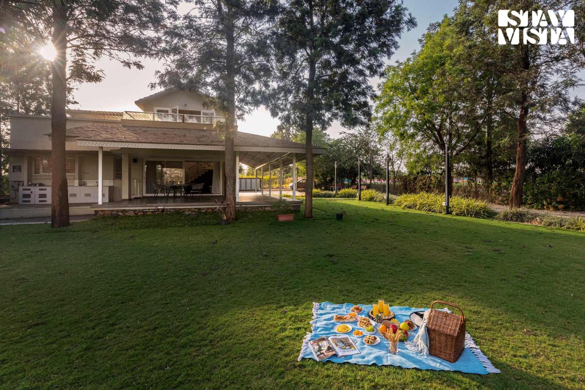 Stayvista'S Silver Grove - Serene Haven With Expansive Lawn & Terrace Nashik Dış mekan fotoğraf